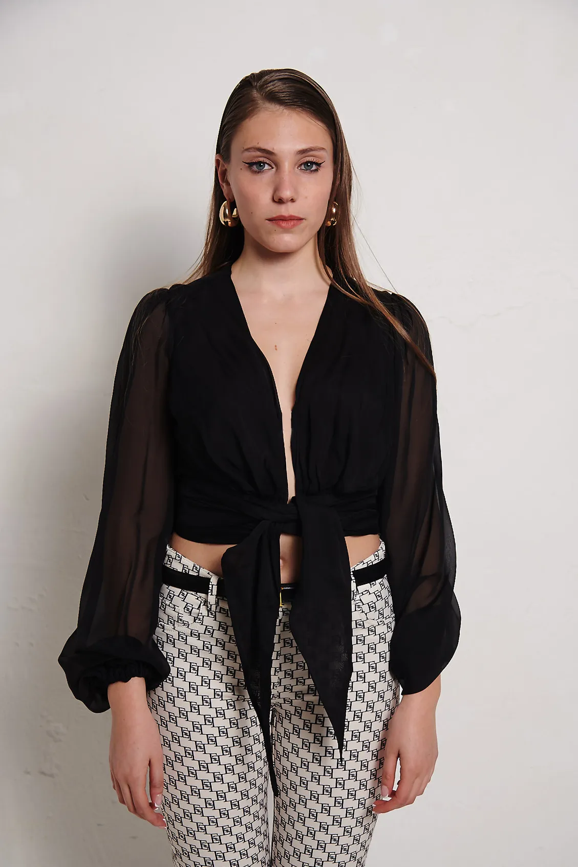 Elisabetta Franchi Blusa nera in voile di seta con fousciacca